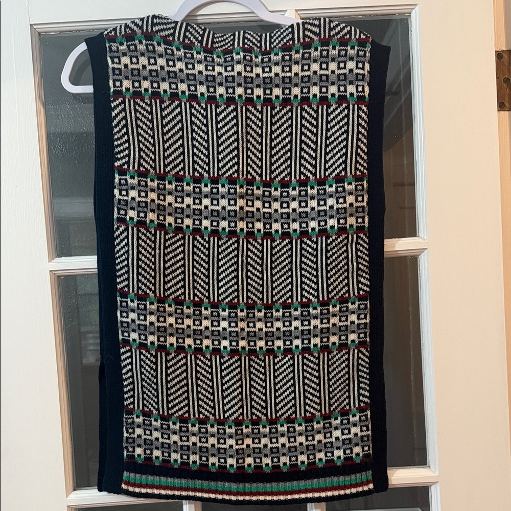 Geometric Patterned sweater vest - Picture 5 of 6